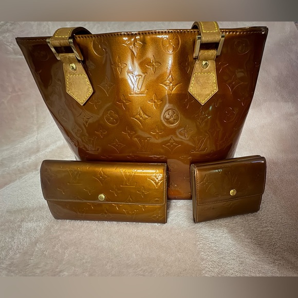 Exclusively for @luxuryforless08! - Picture 3 of 13